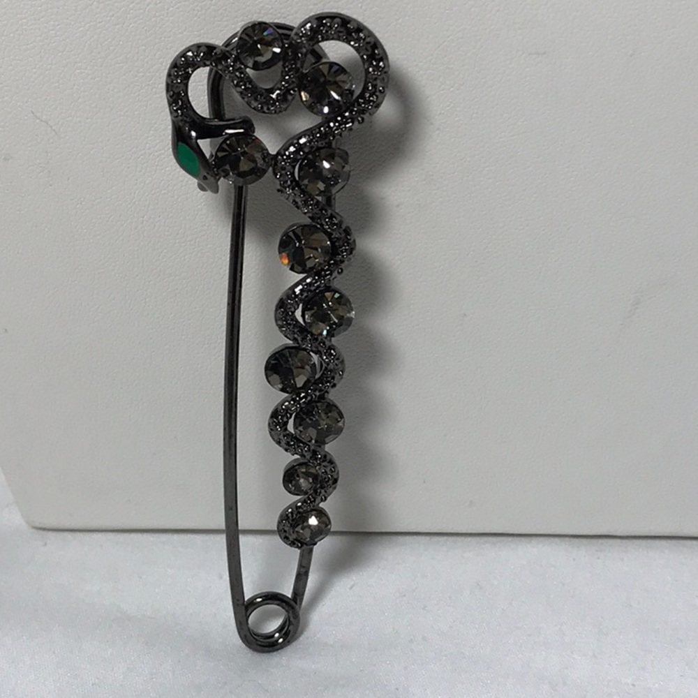Rhinestone brooch with green stone and other rhinestones